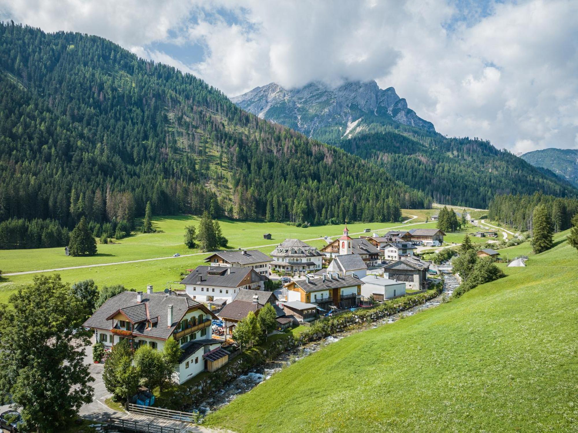 Gasthof Albergo Dolomiten Браєс Екстер'єр фото