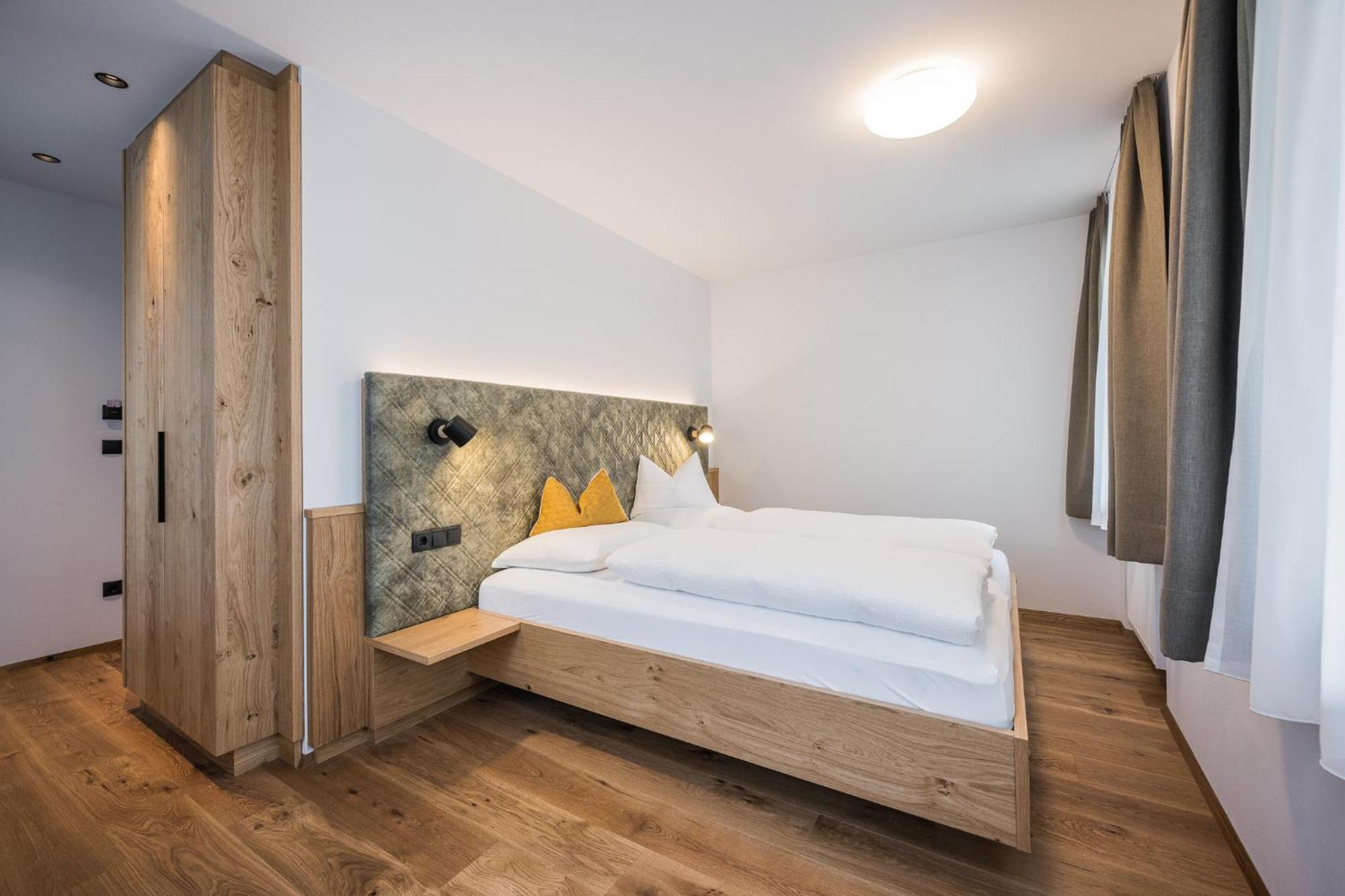 Gasthof Albergo Dolomiten Браєс Екстер'єр фото