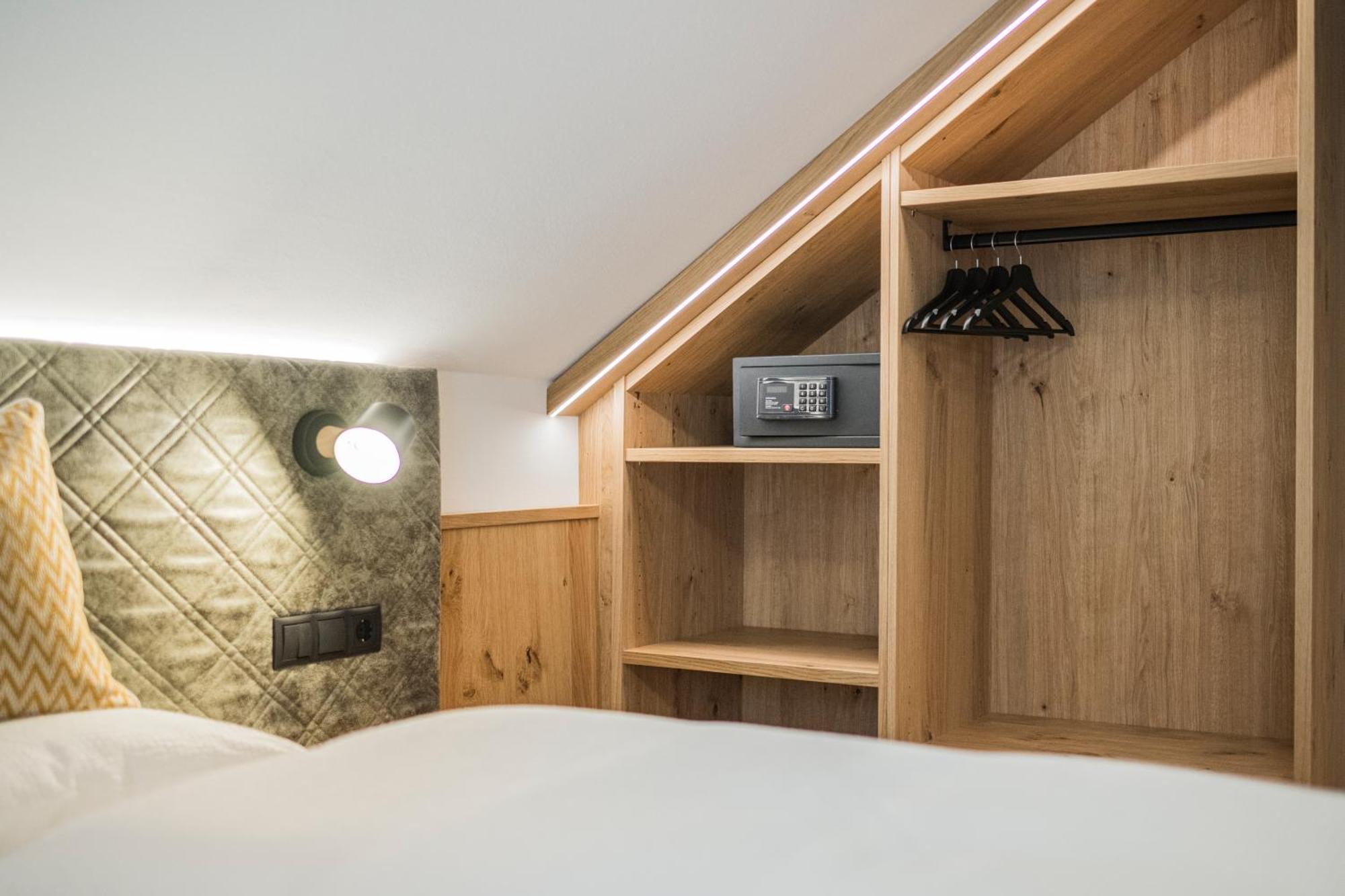 Gasthof Albergo Dolomiten Браєс Екстер'єр фото