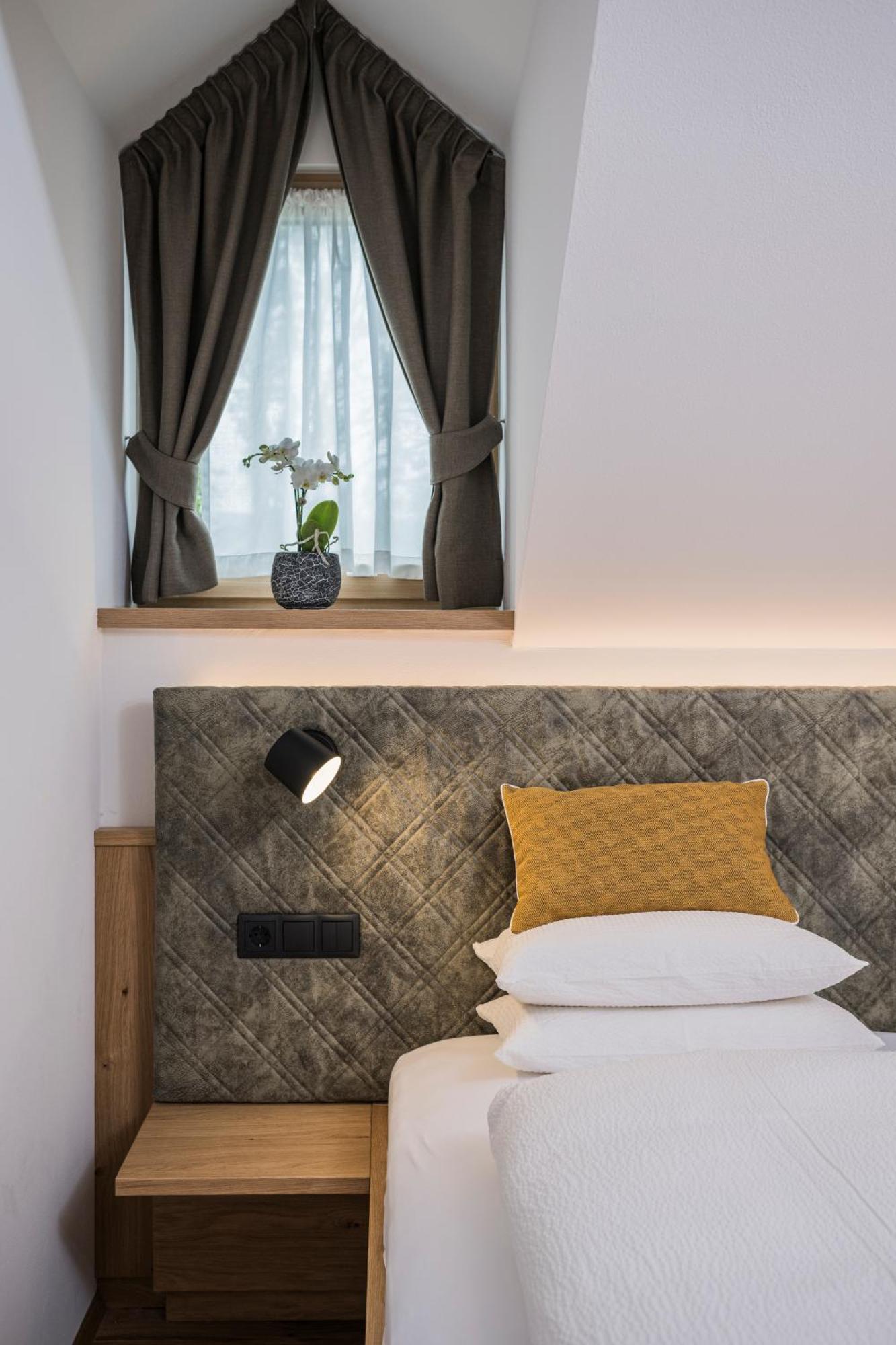 Gasthof Albergo Dolomiten Браєс Екстер'єр фото