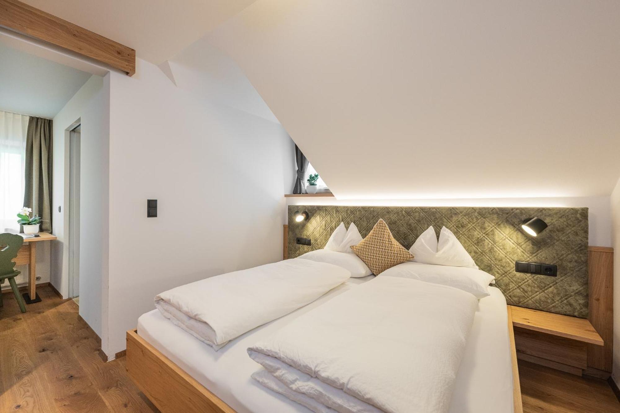 Gasthof Albergo Dolomiten Браєс Екстер'єр фото