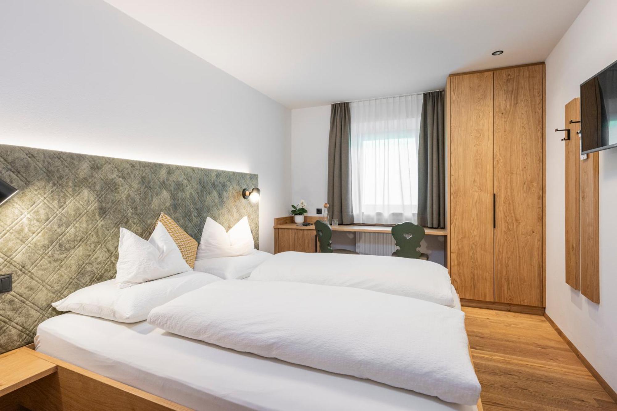 Gasthof Albergo Dolomiten Браєс Екстер'єр фото