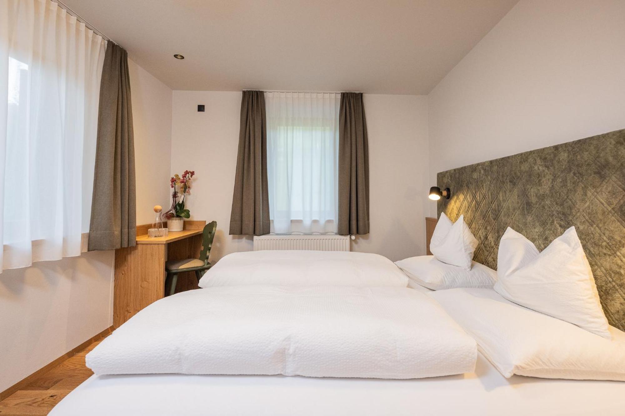 Gasthof Albergo Dolomiten Браєс Екстер'єр фото