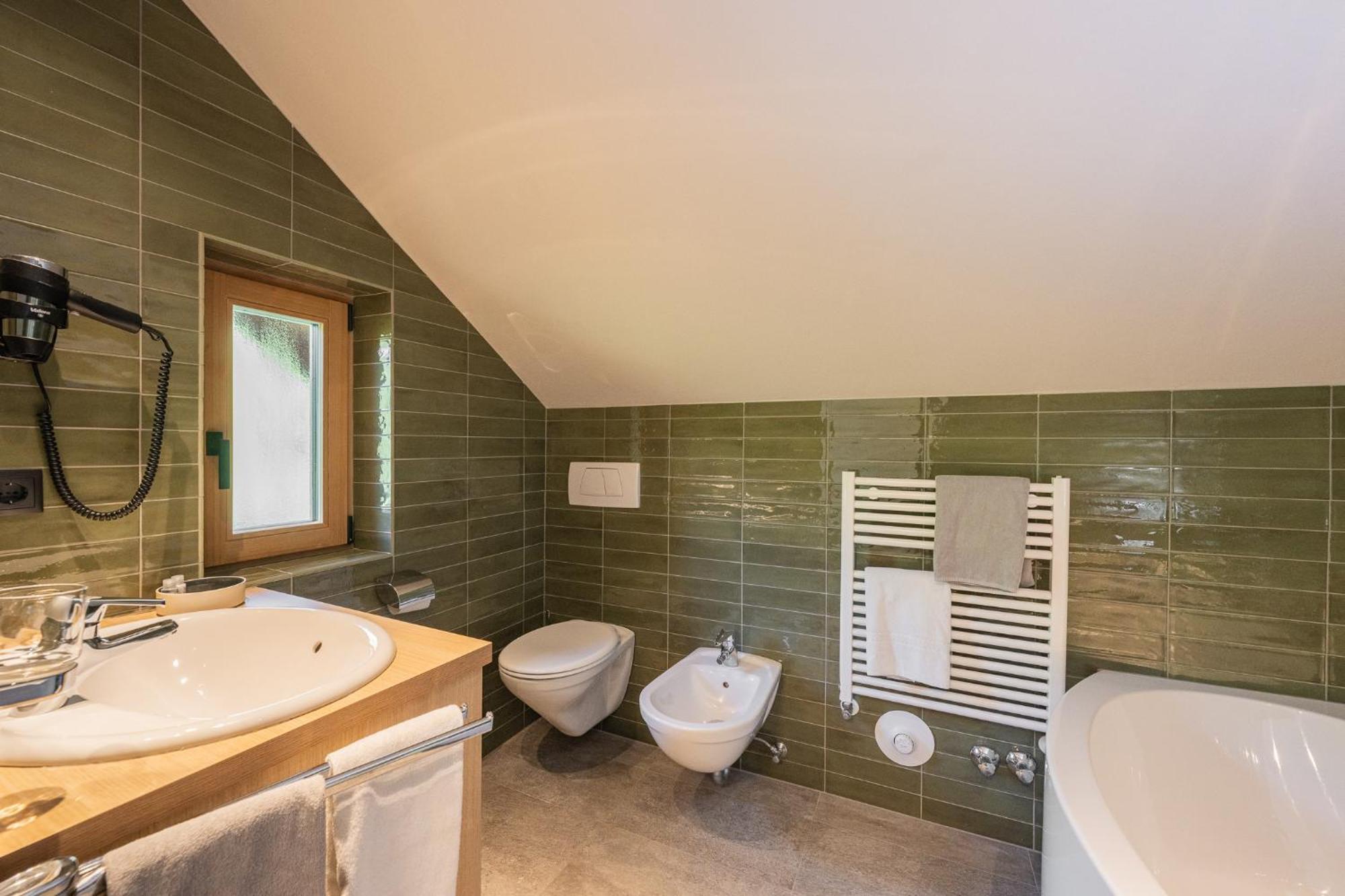 Gasthof Albergo Dolomiten Браєс Екстер'єр фото